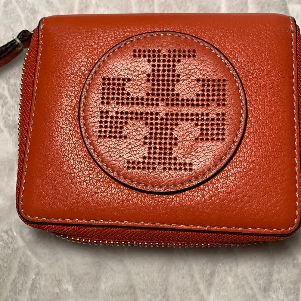 Tory Burch perforated logo wallet orang leather